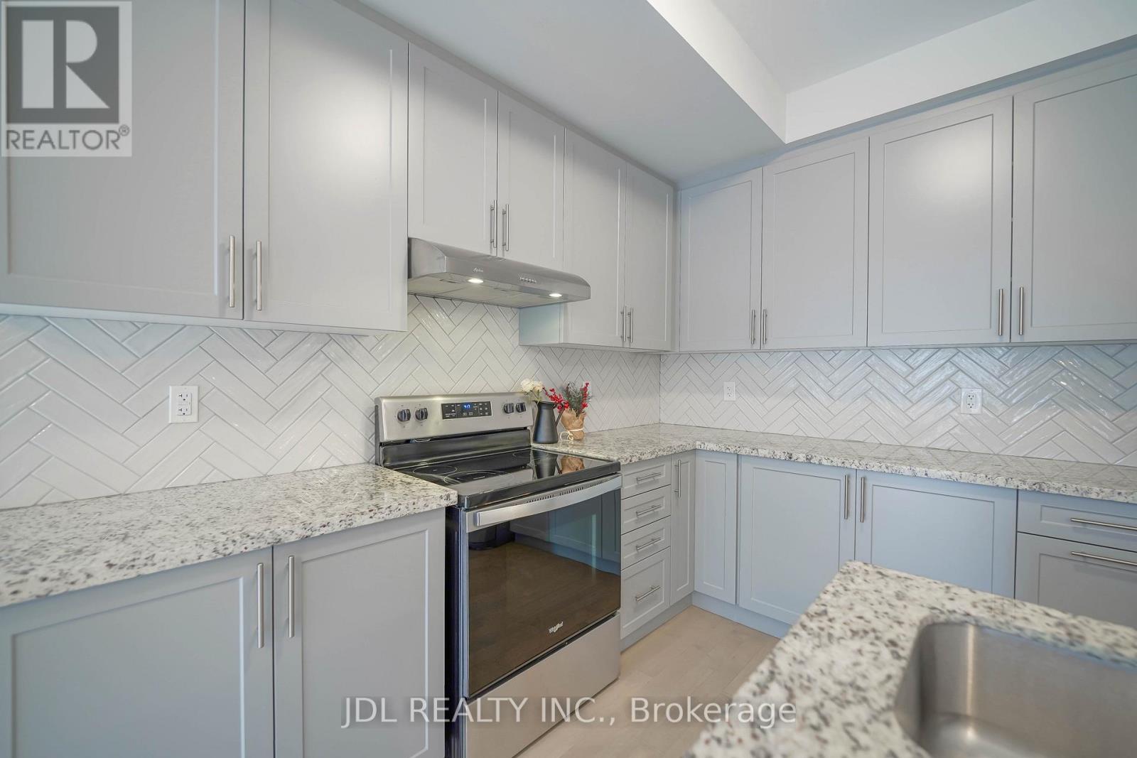 32 GUARDHOUSE CRESCENT - 9