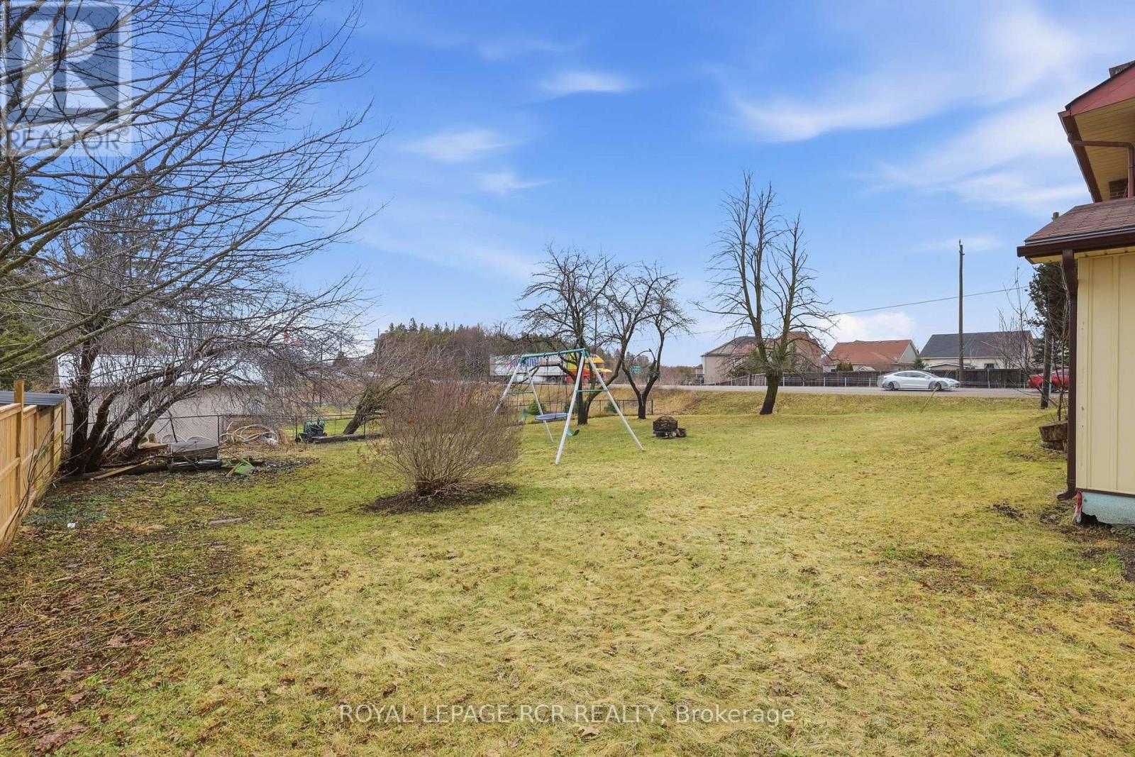 704 OWEN SOUND STREET - 25