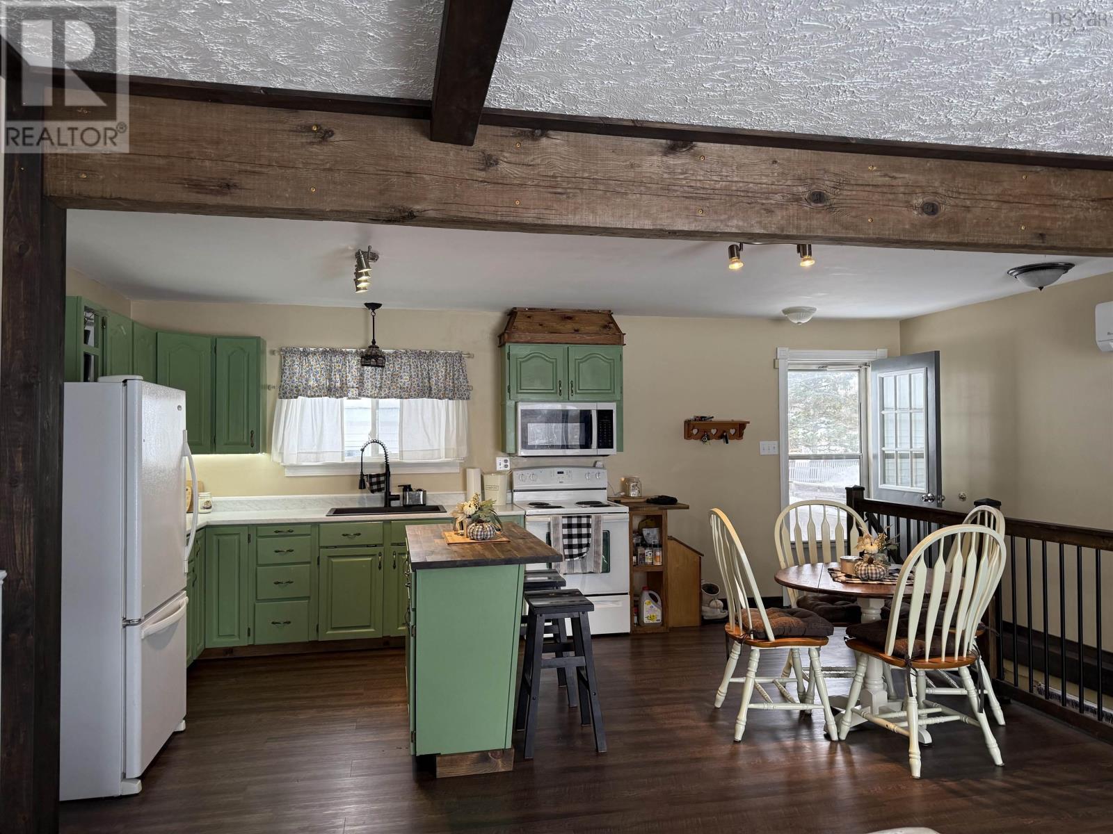 Property 8 of 39 of 1668 Mackay Street