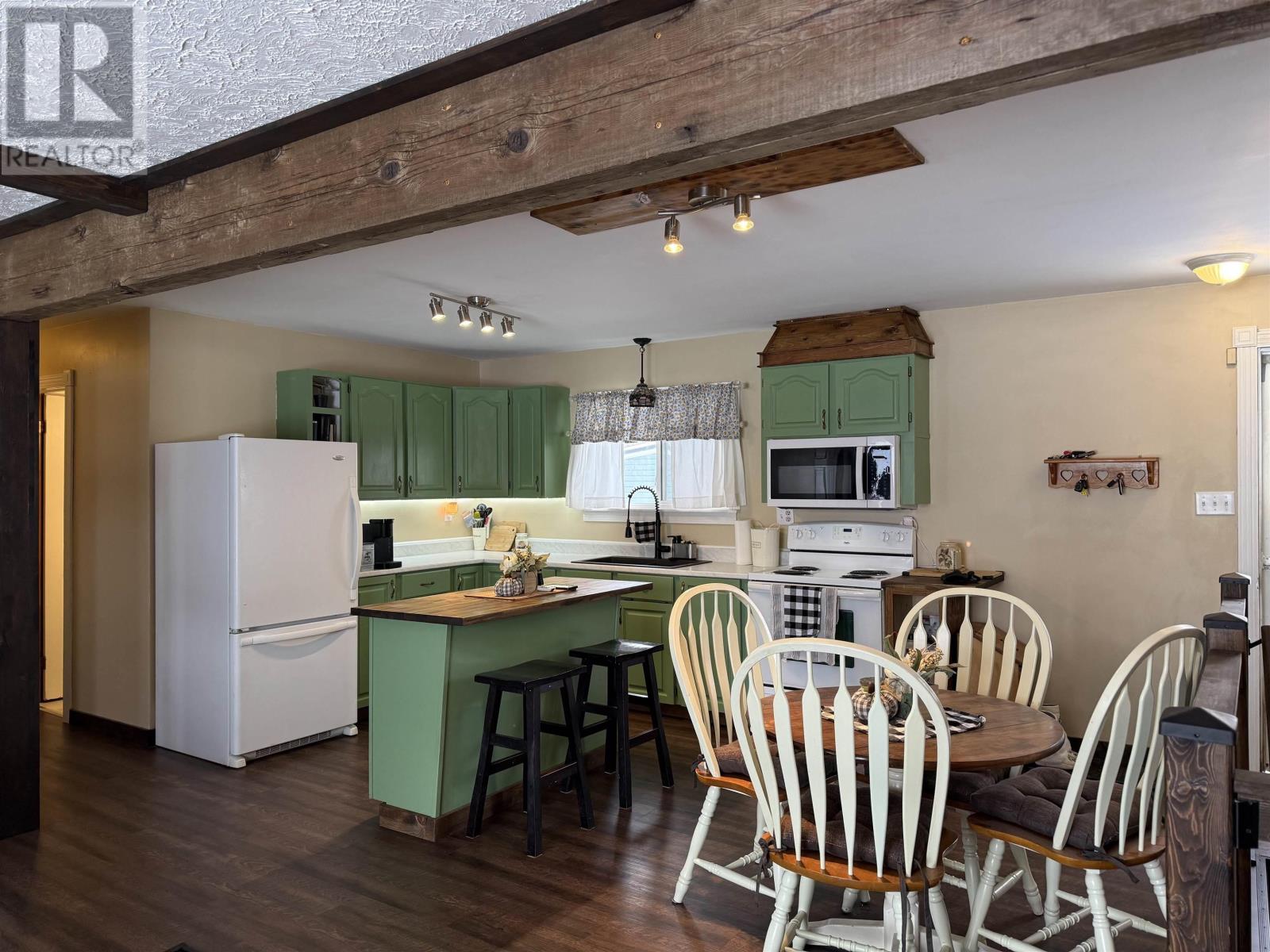 Property 10 of 39 of 1668 Mackay Street