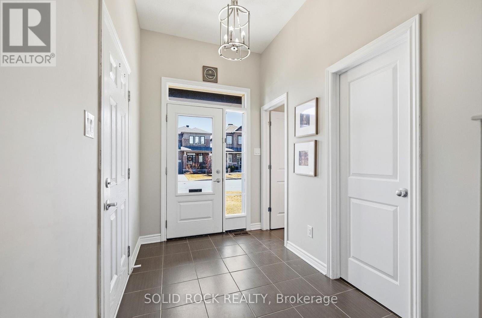 10-foot ceiling foyer