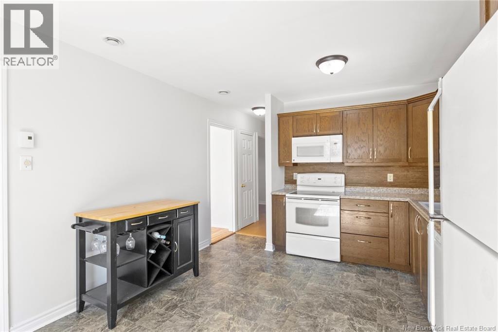 24 McLaren Crescent — photo 15