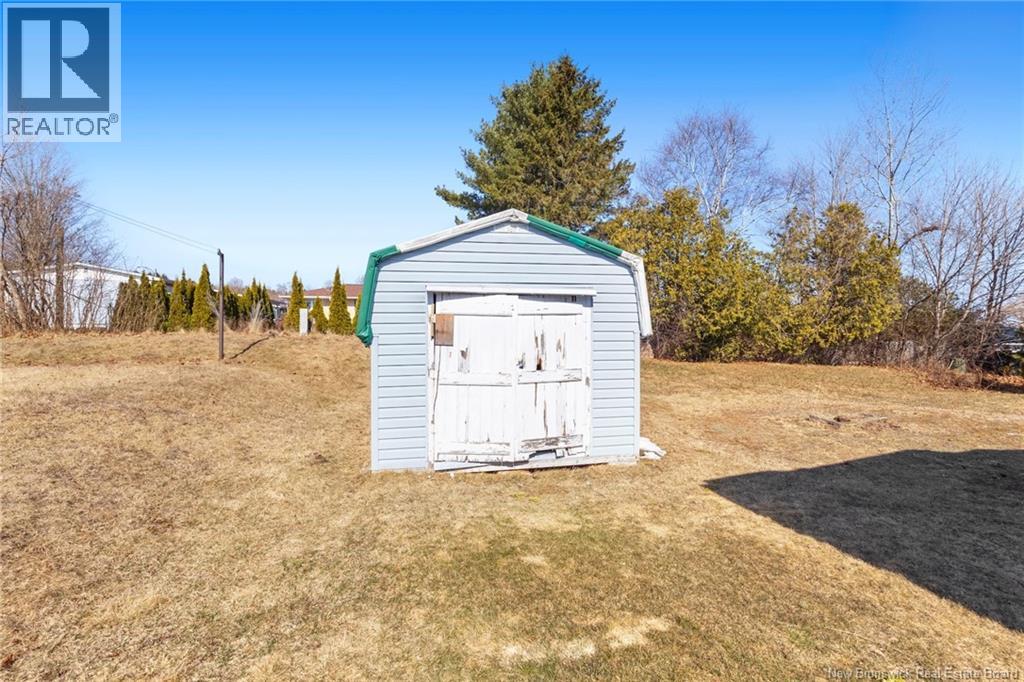 24 McLaren Crescent — photo 40