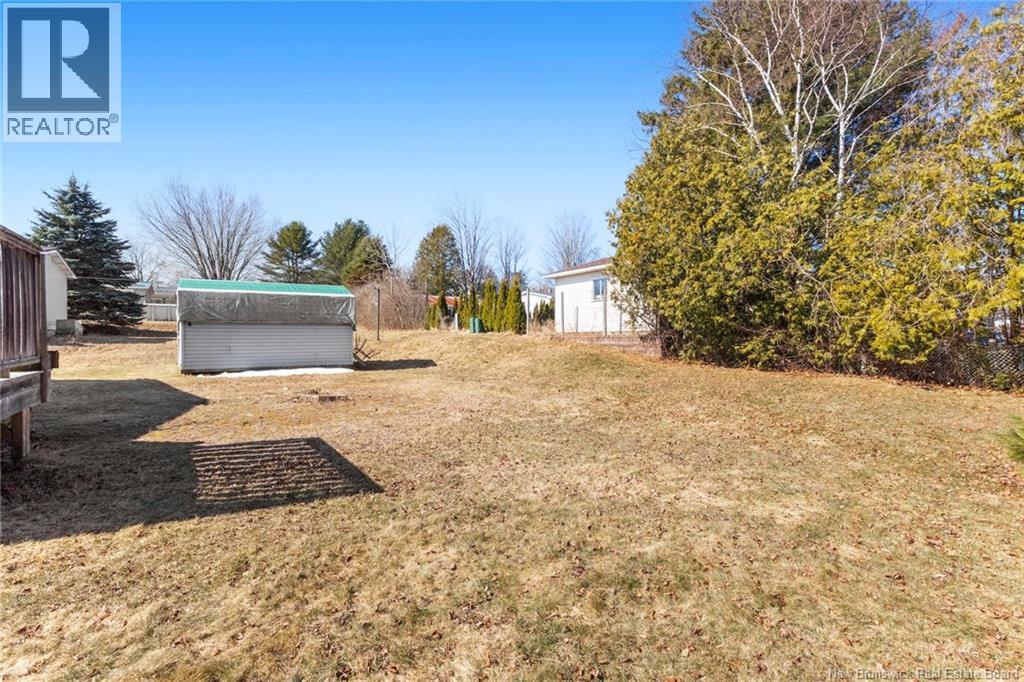 24 McLaren Crescent — photo 42