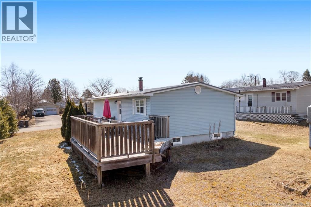 24 McLaren Crescent — photo 43