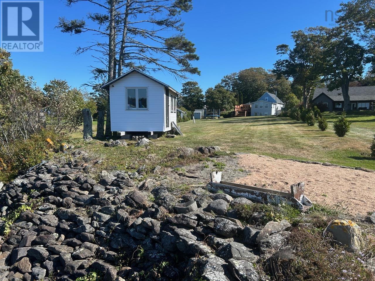 Property 14 of 17 of 727 Highway 1