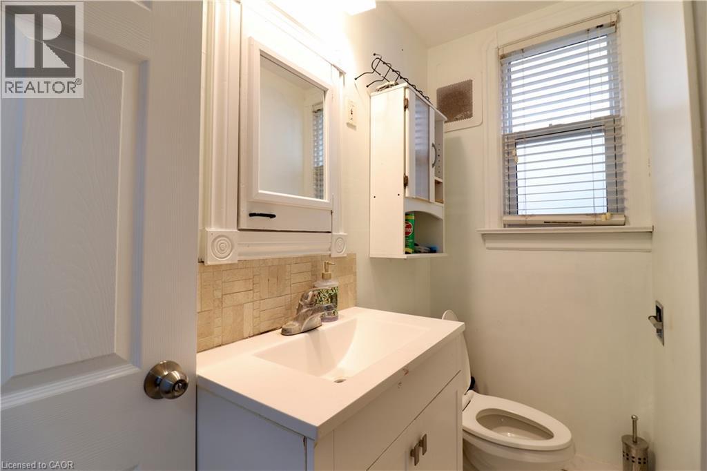 80 ROSEVIEW AVENUE - 19