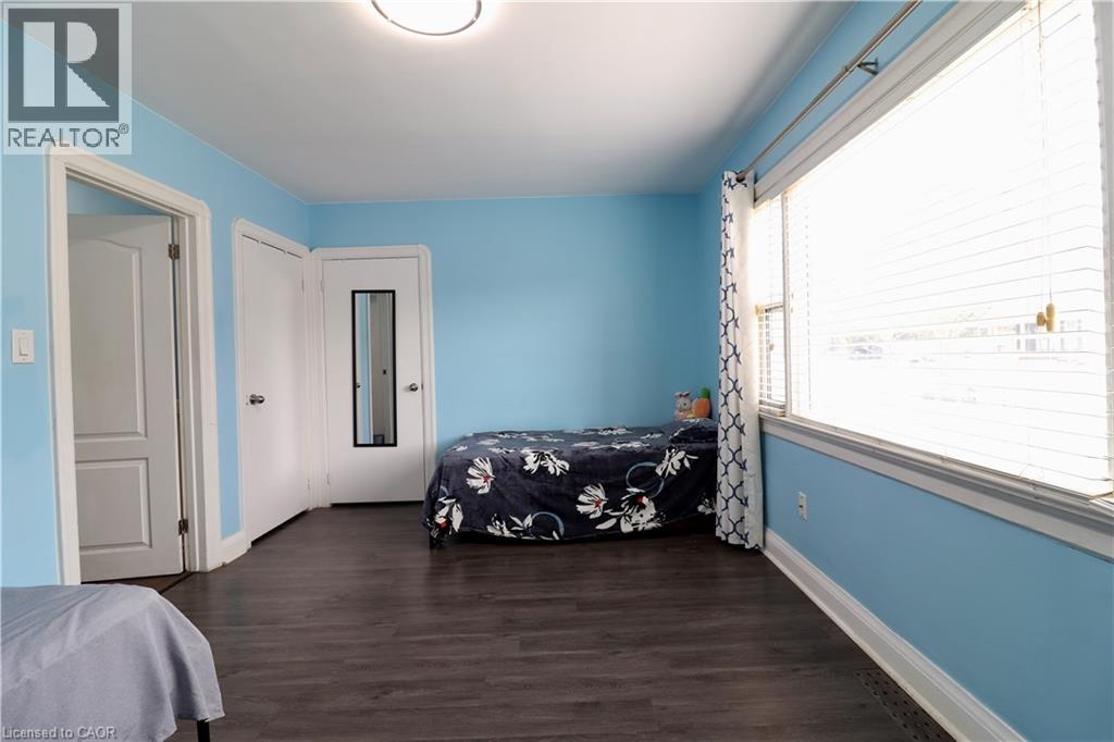 80 ROSEVIEW AVENUE - 5
