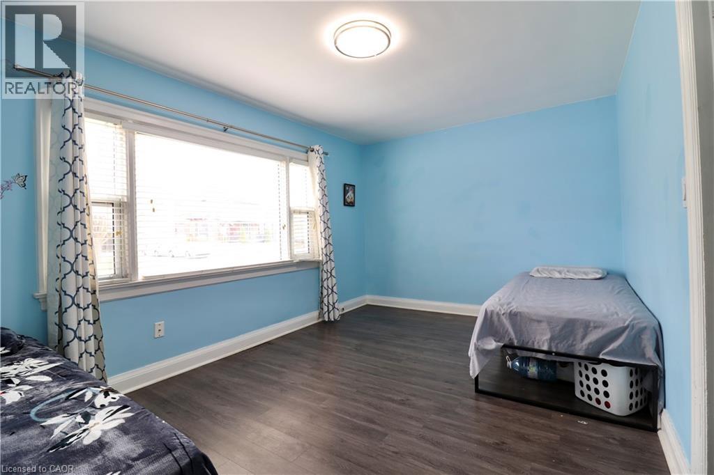 80 ROSEVIEW AVENUE - 4