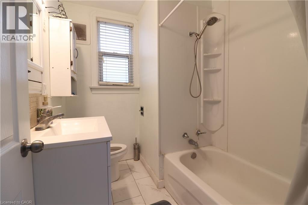 80 ROSEVIEW AVENUE - 18