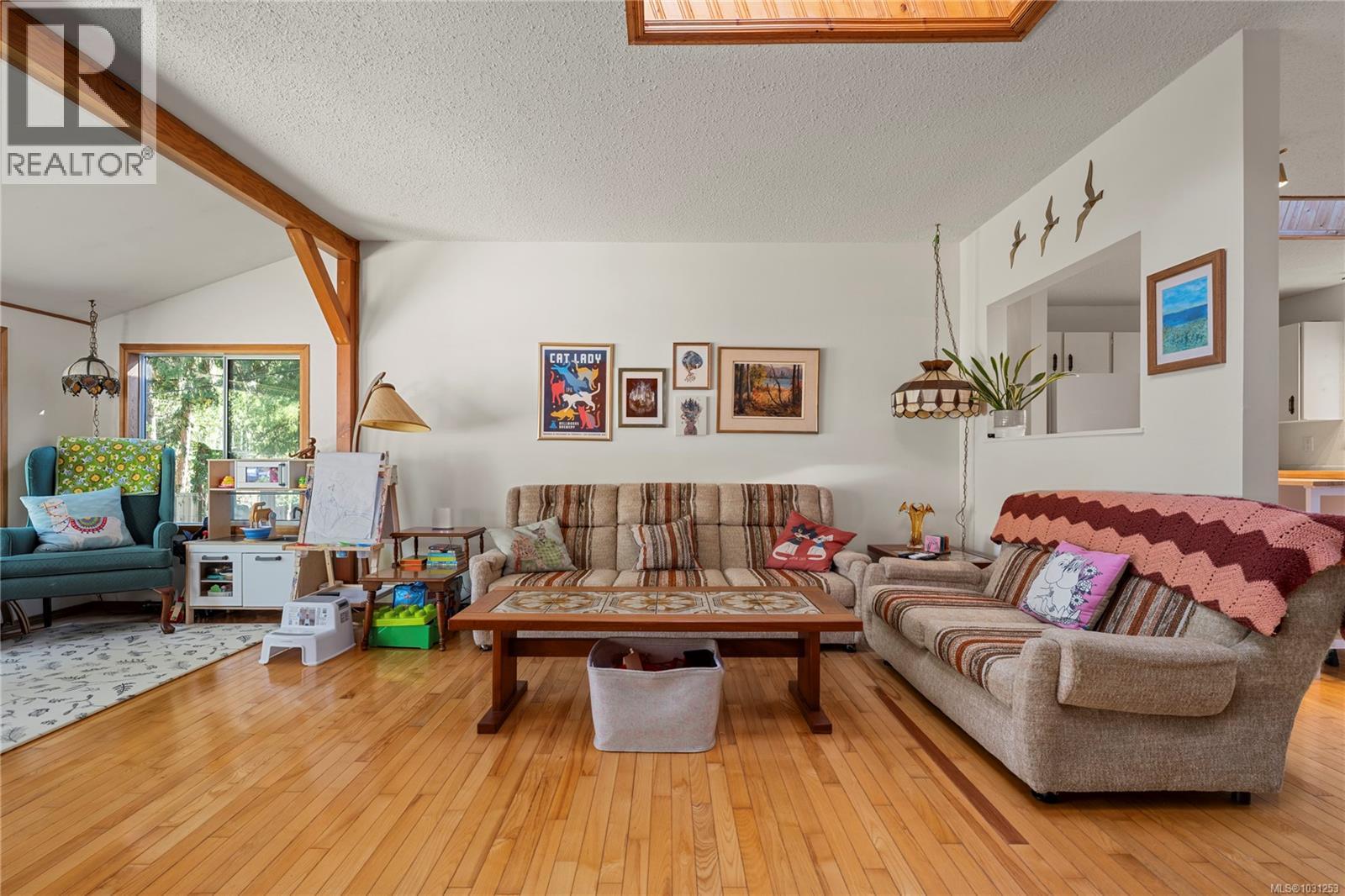 1817 MEADOWLARK CRES - 12