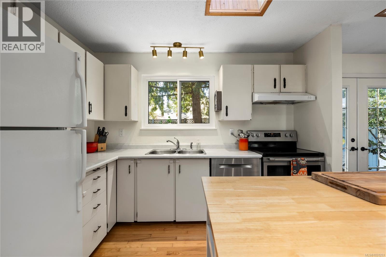 1817 MEADOWLARK CRES - 13