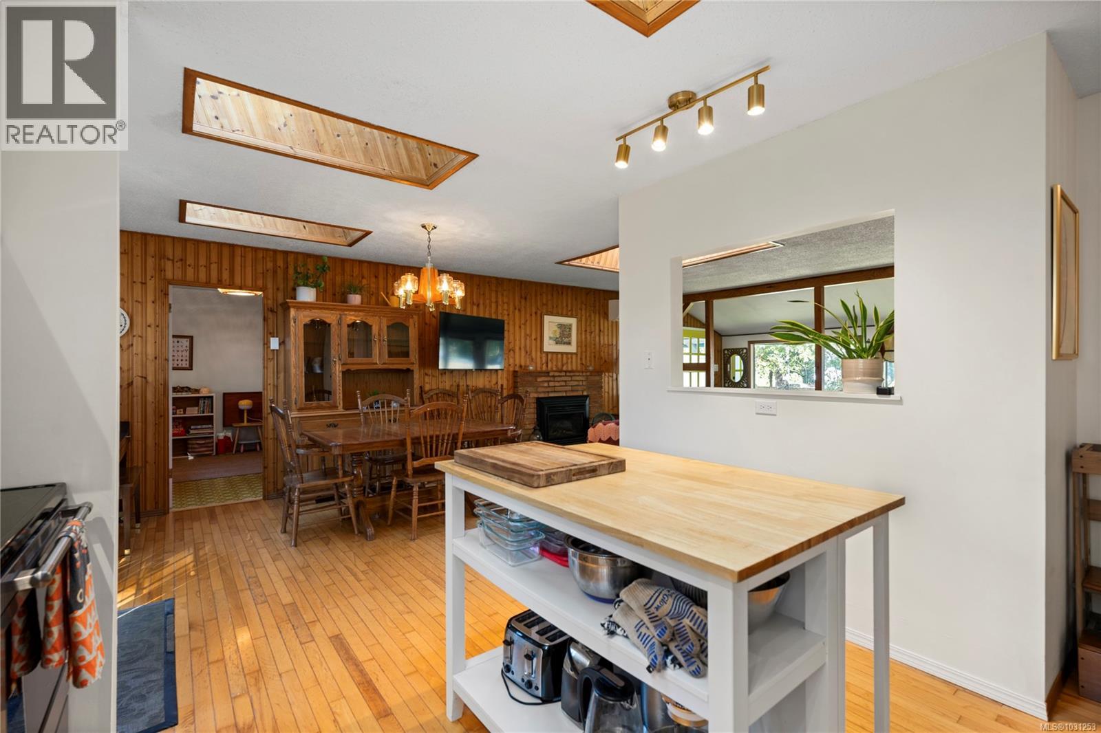 1817 MEADOWLARK CRES - 14