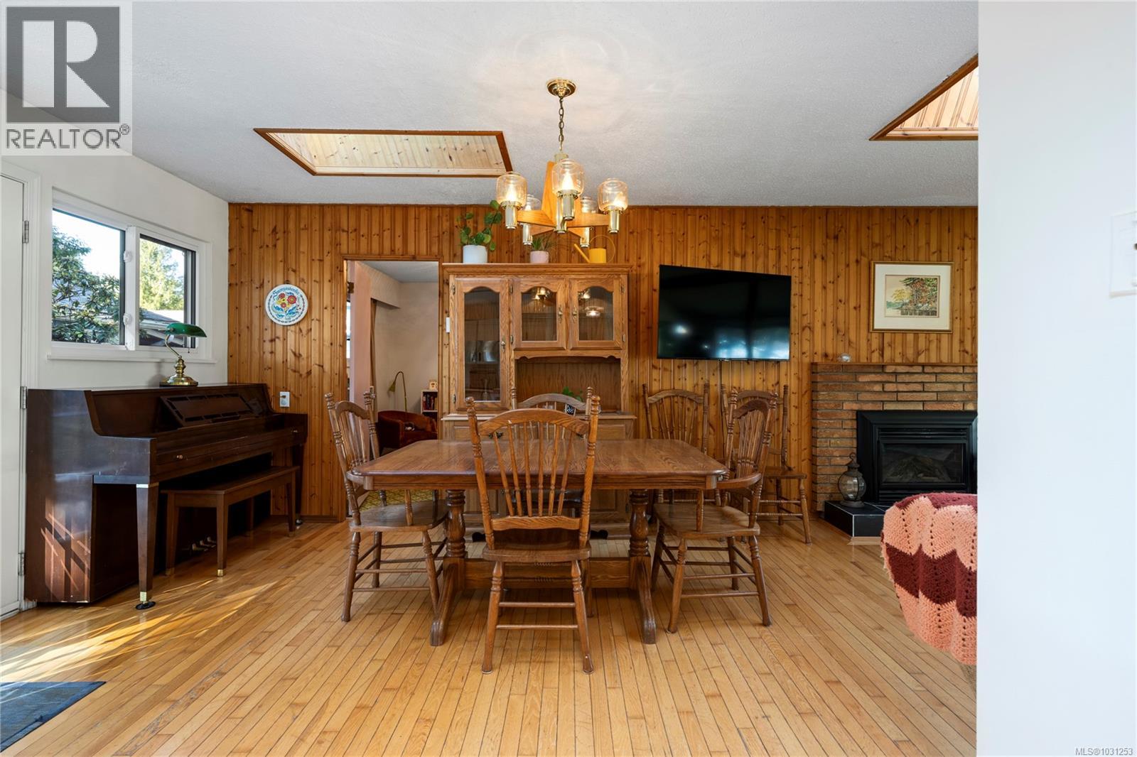 1817 MEADOWLARK CRES - 17