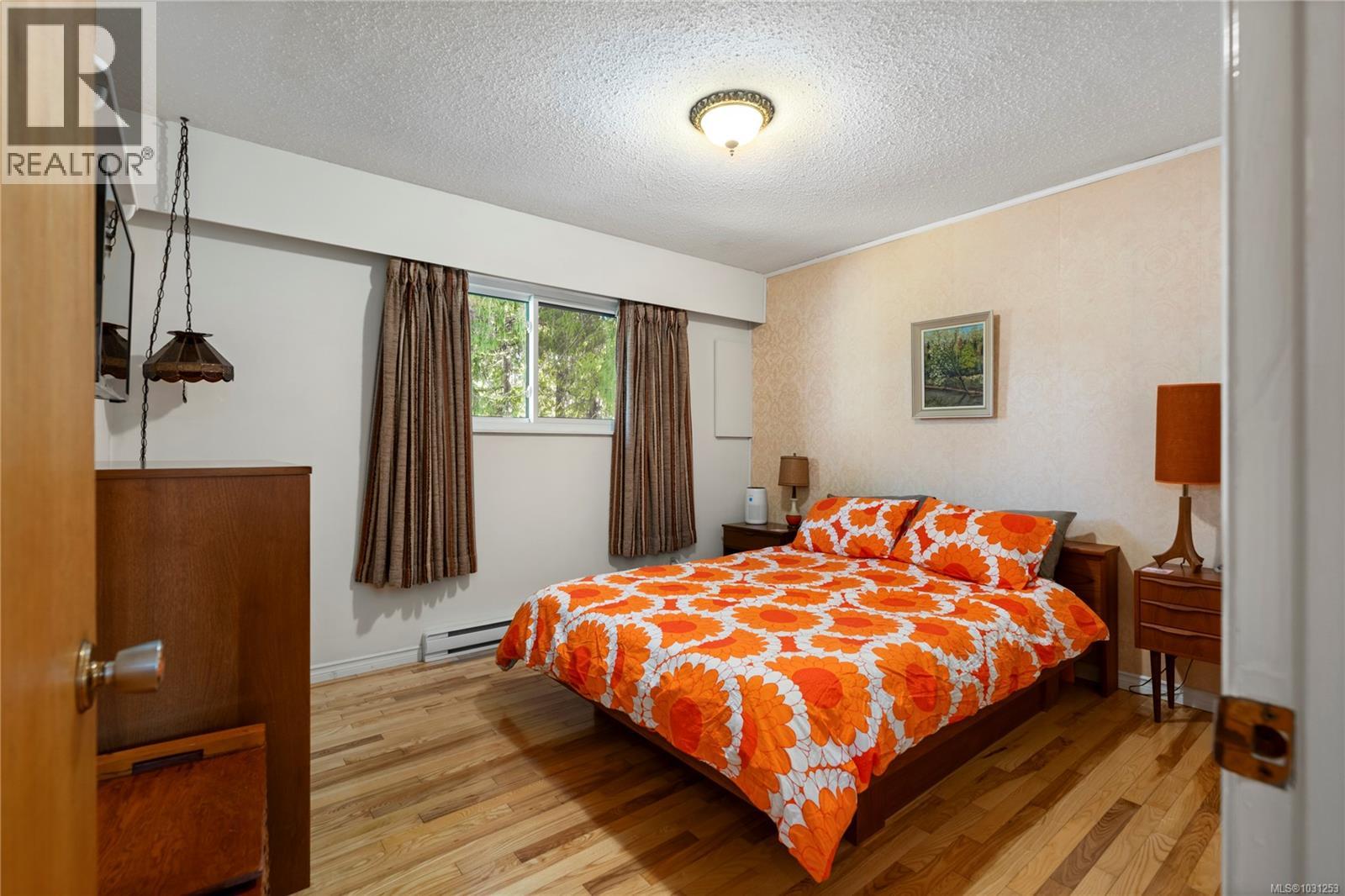 1817 MEADOWLARK CRES - 18