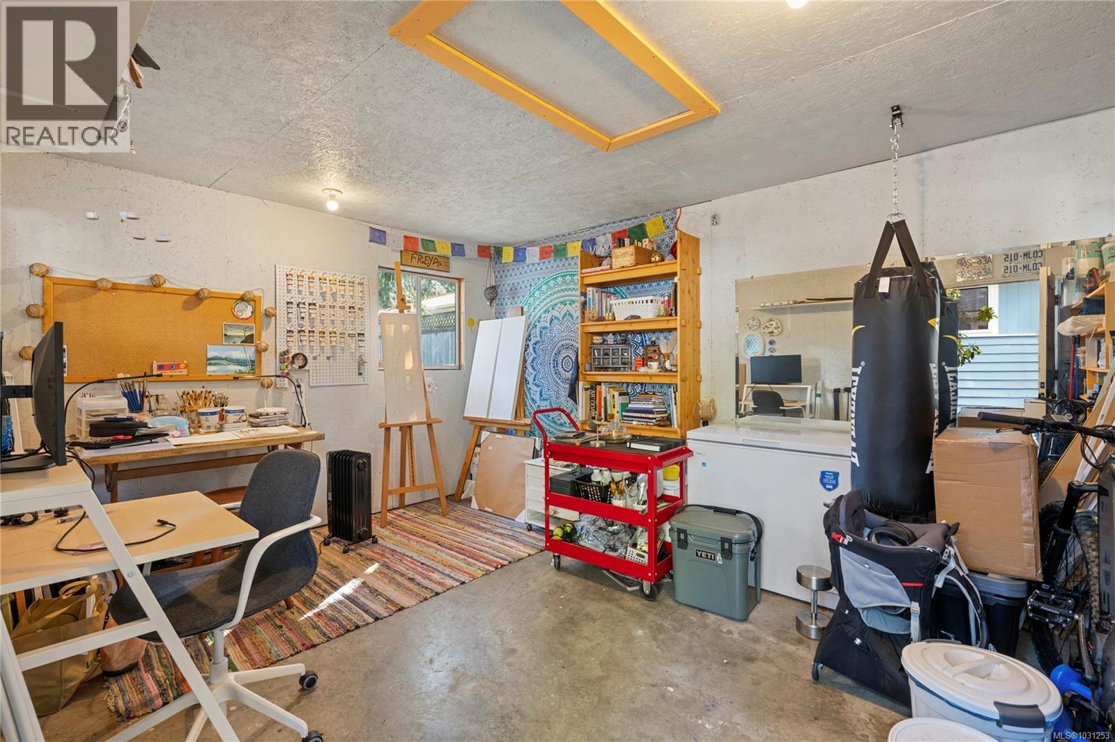 1817 MEADOWLARK CRES - 24