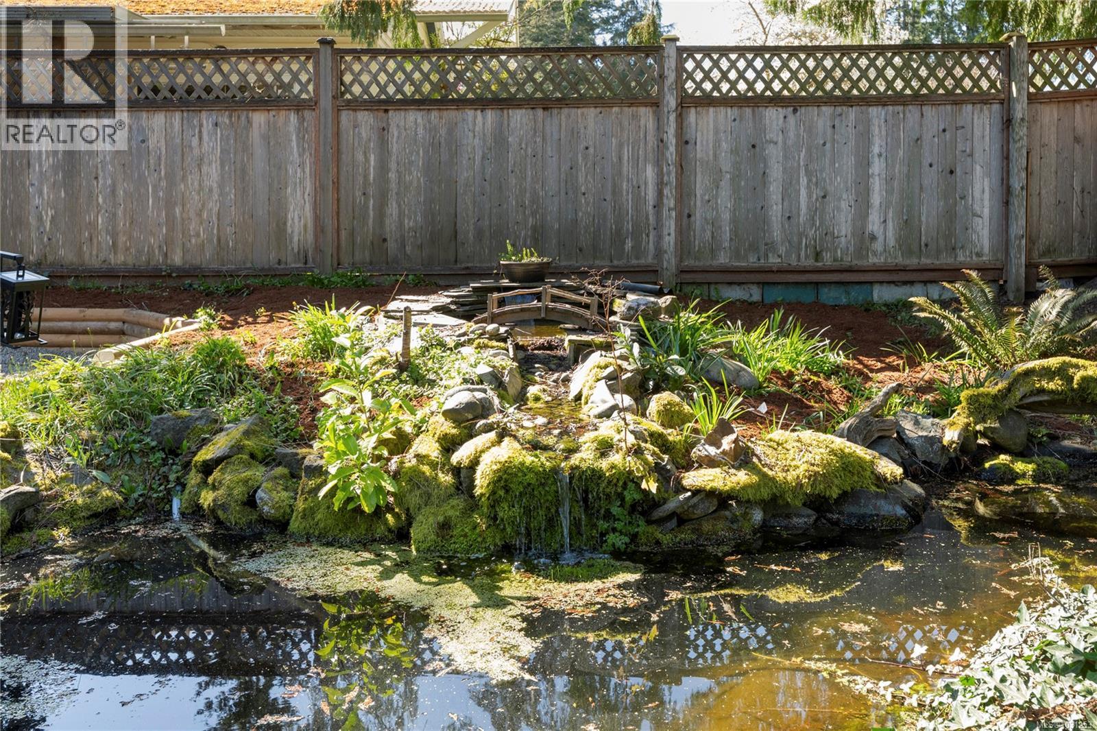 1817 MEADOWLARK CRES - 34