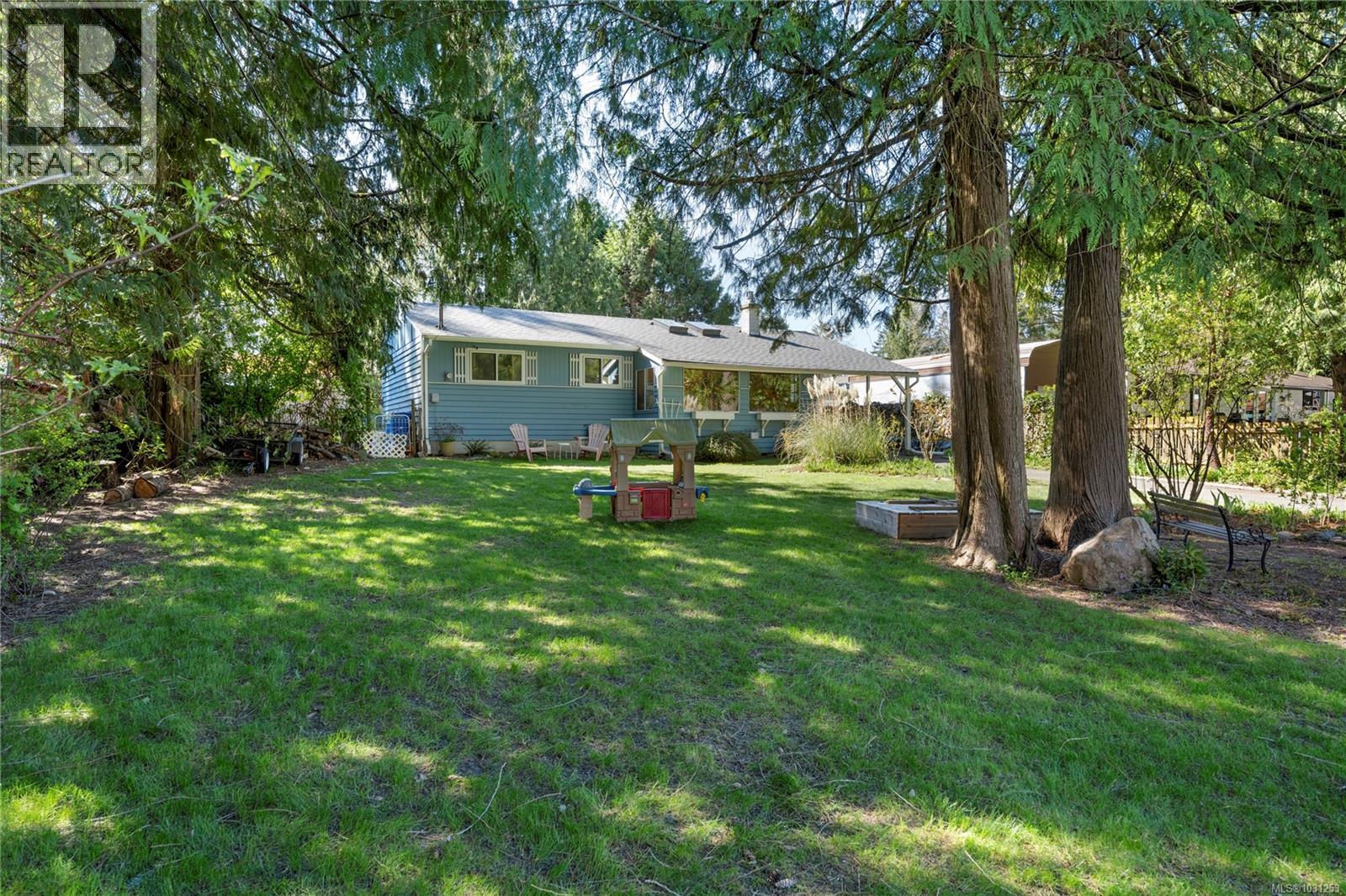 1817 MEADOWLARK CRES - 37