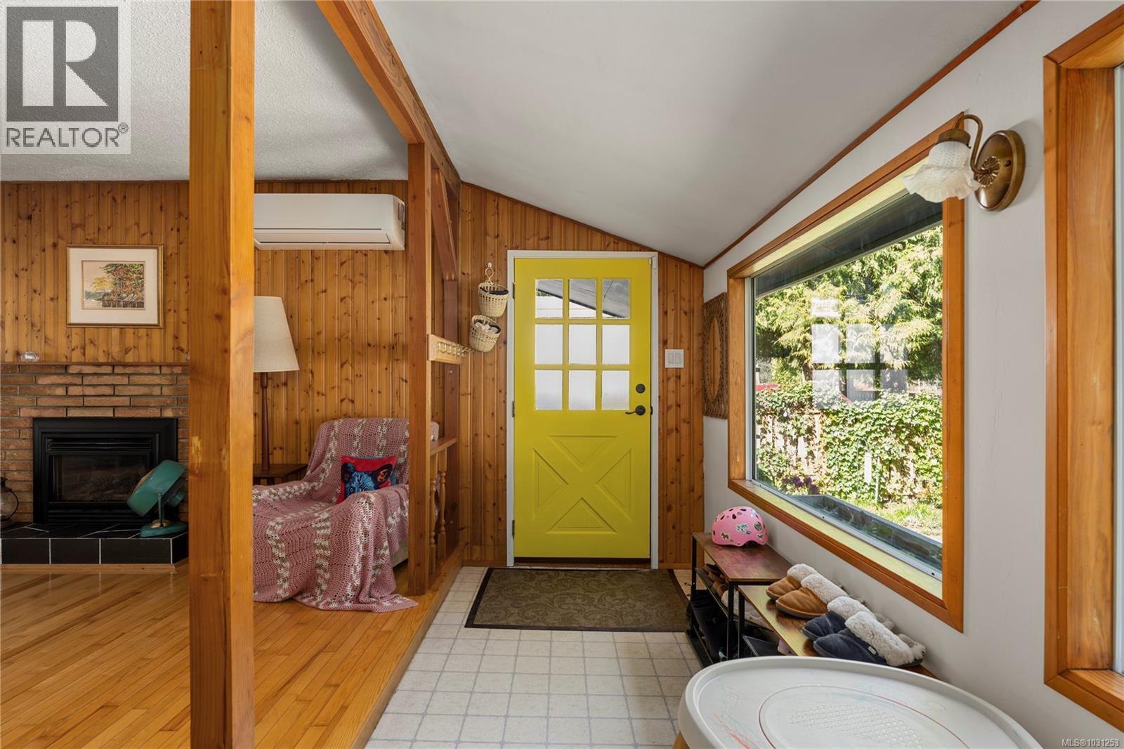 1817 MEADOWLARK CRES - 4