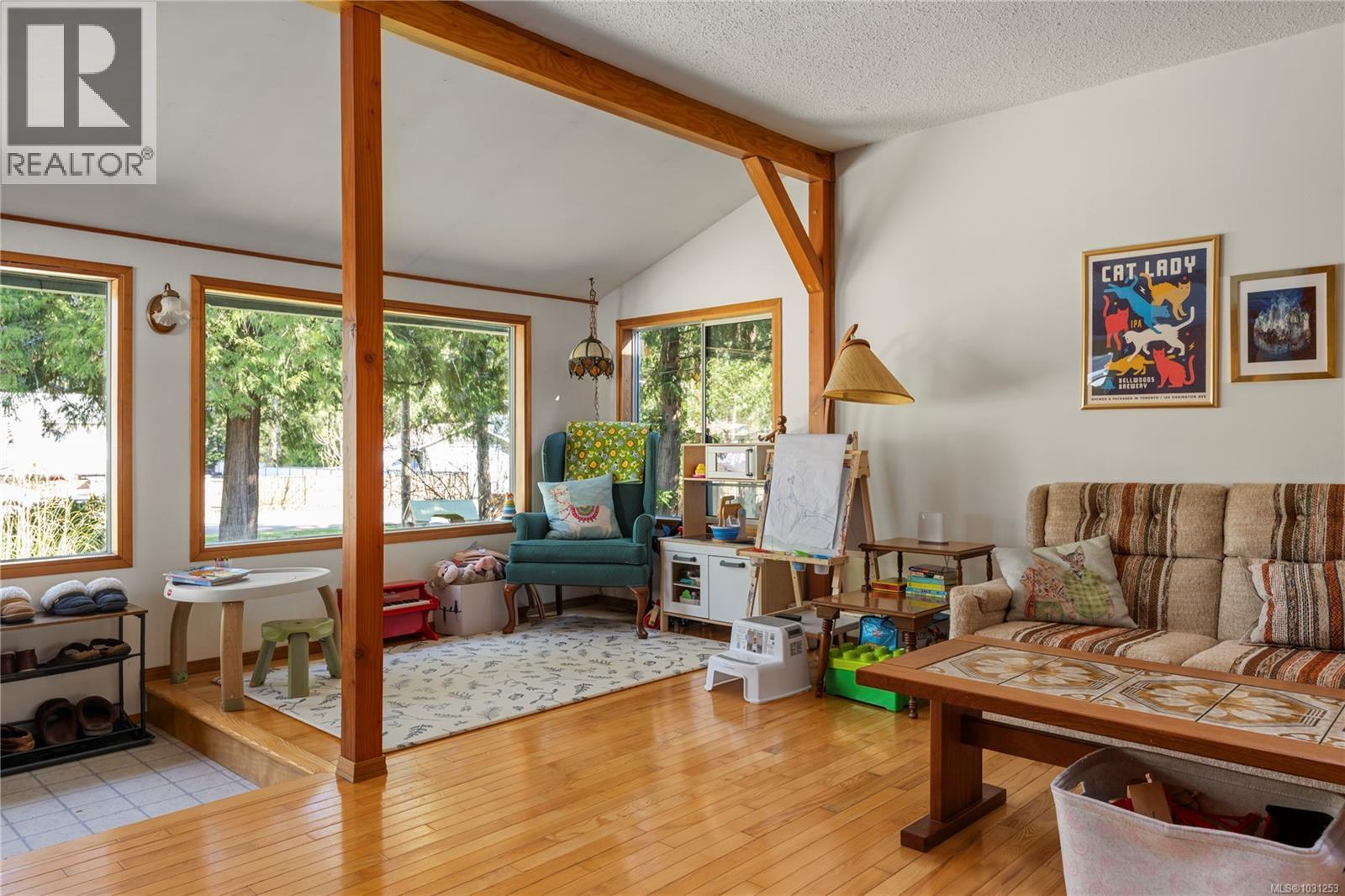 1817 MEADOWLARK CRES - 5