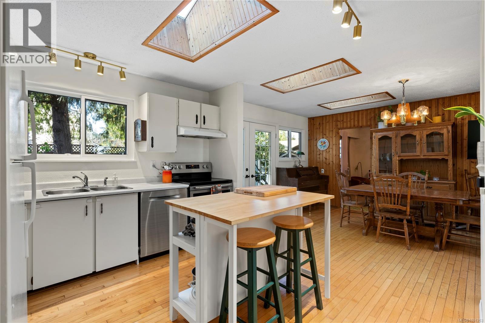 1817 MEADOWLARK CRES - 6