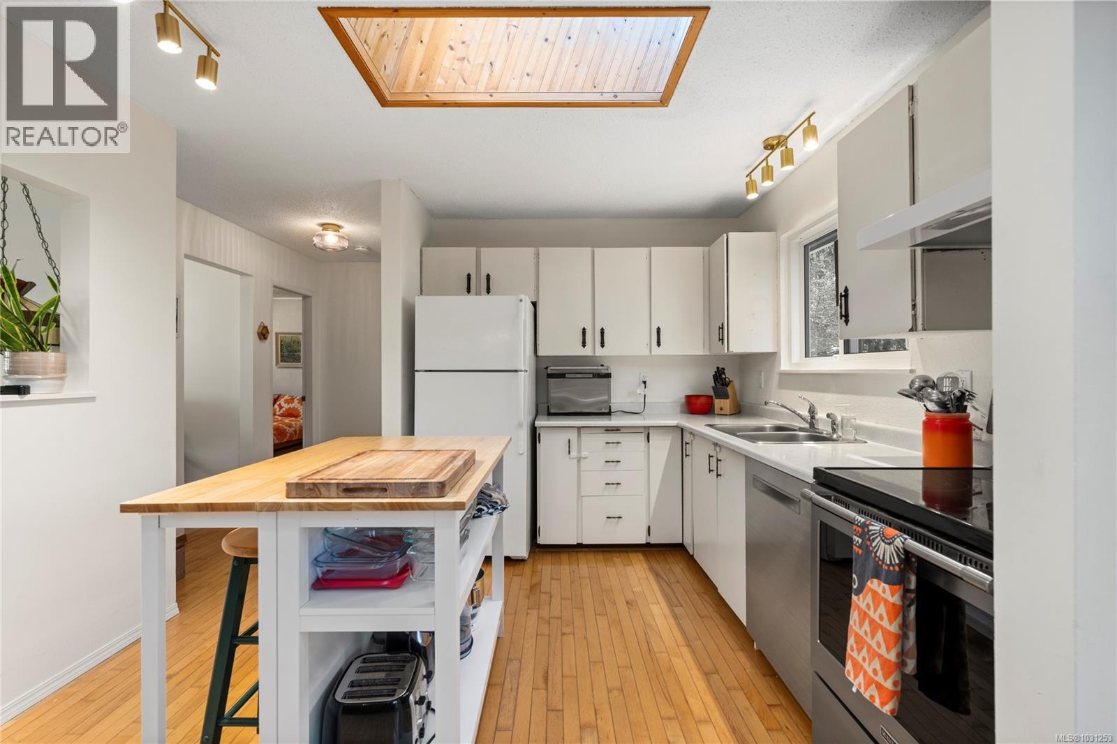 1817 MEADOWLARK CRES - 7