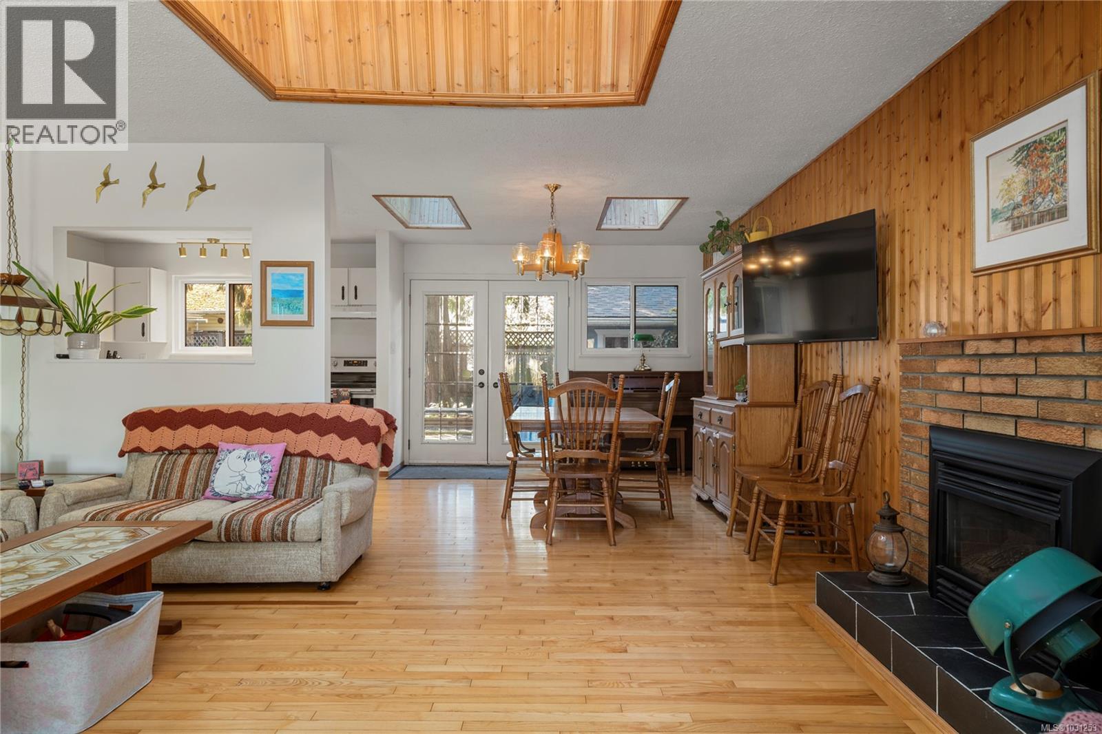 1817 MEADOWLARK CRES - 8