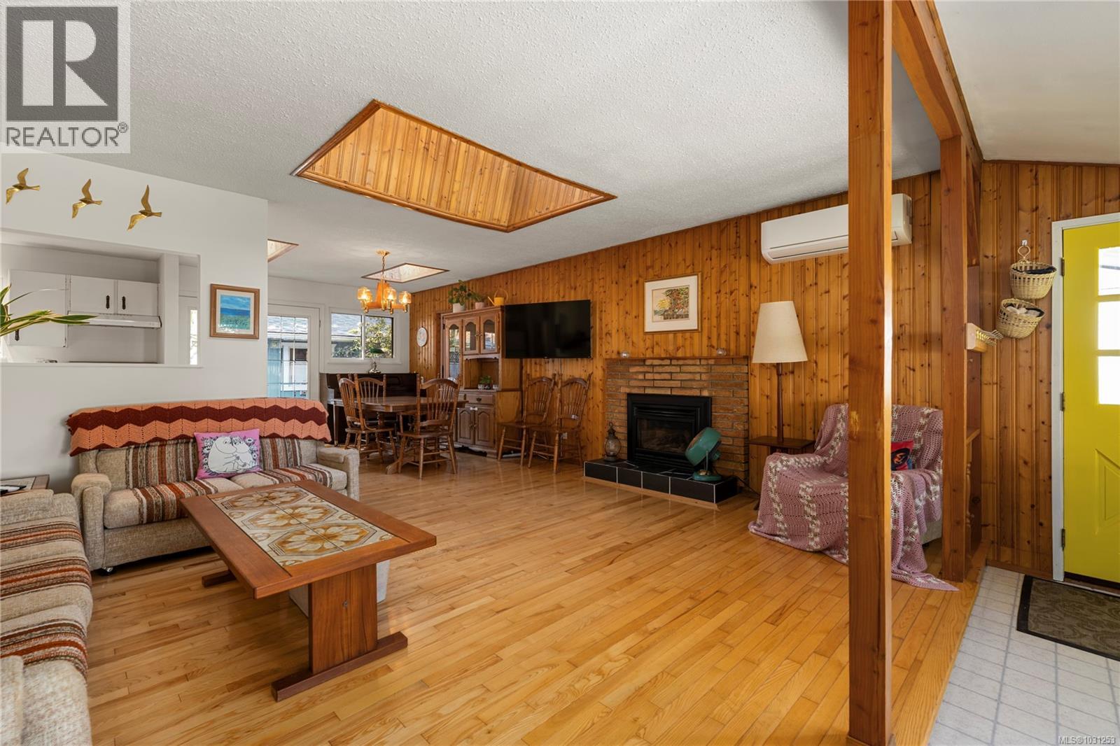 1817 MEADOWLARK CRES - 9