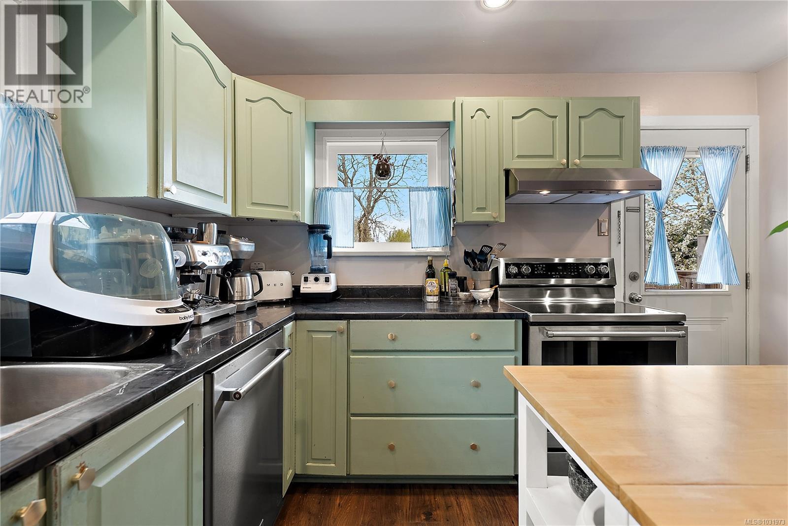 877 WOLLASTON ST - 12