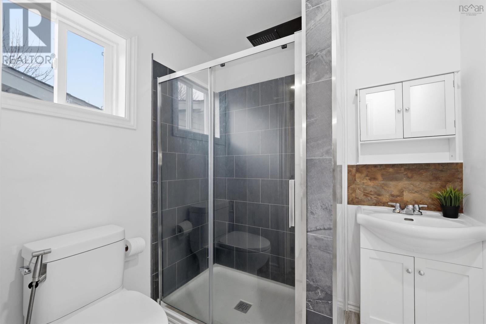 Property 25 of 47 of 40 Gateway Road