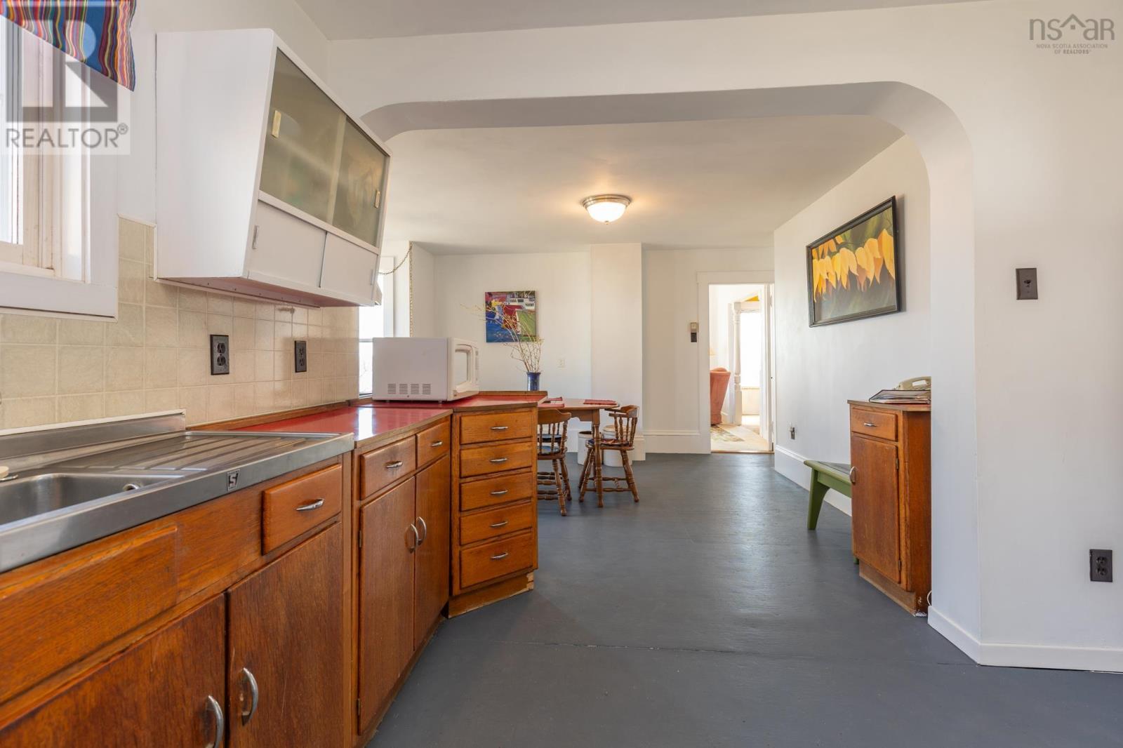 Property 17 of 41 of 2141 Highway 203