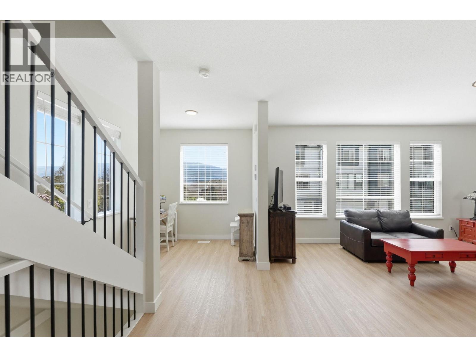 #140 4025 GELLATLY ROAD S - 13