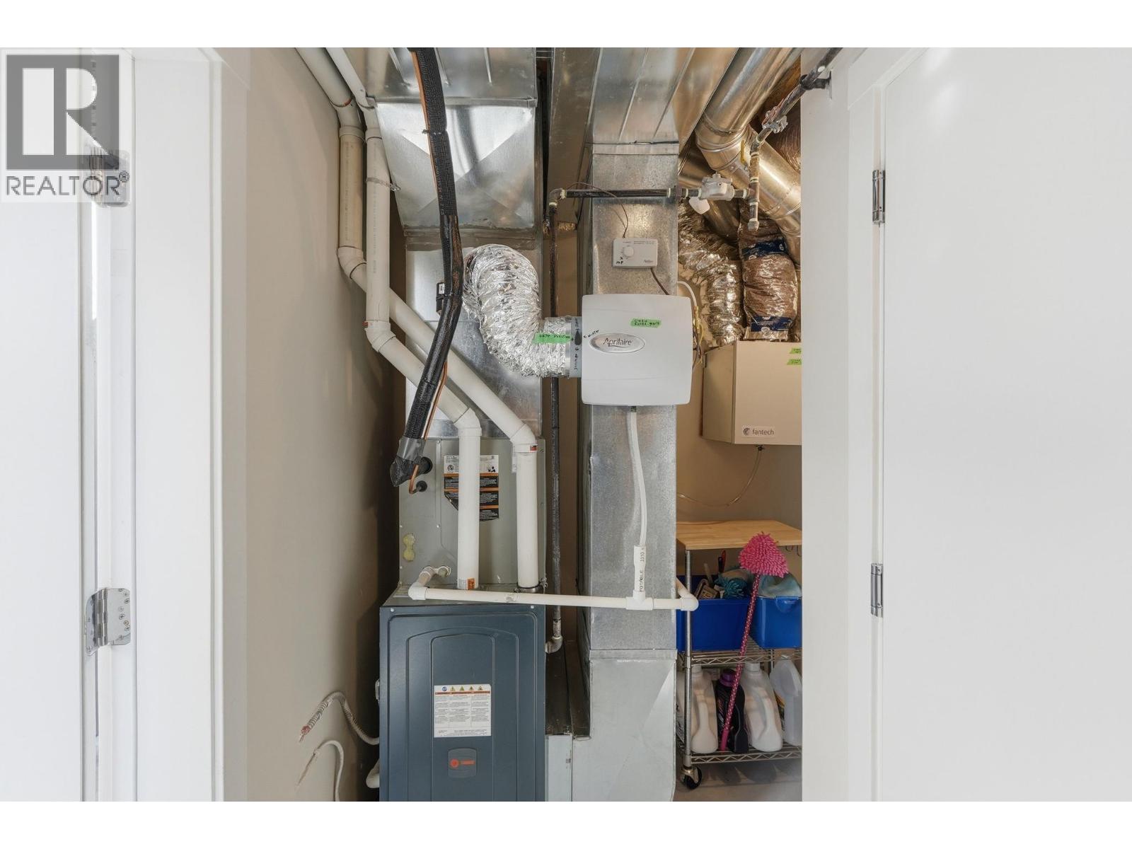 #140 4025 GELLATLY ROAD S - 45