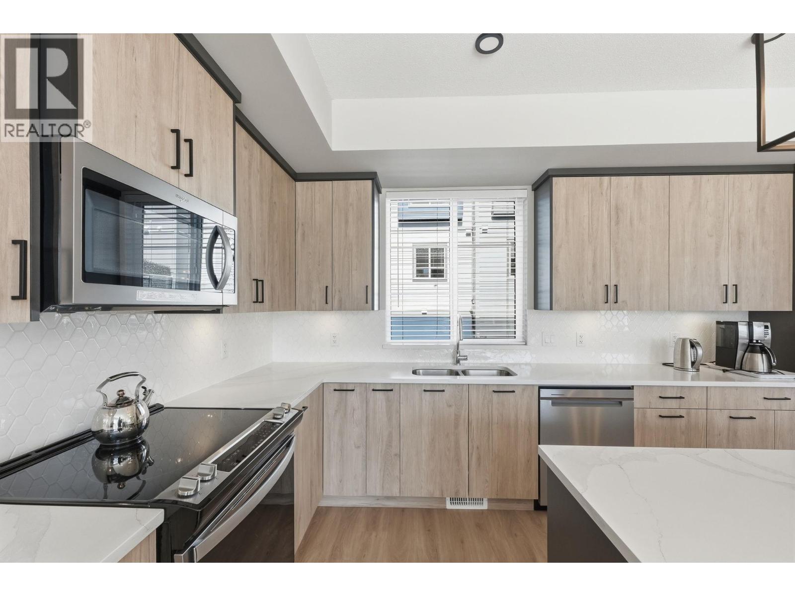 #140 4025 Gellatly Road S - 10