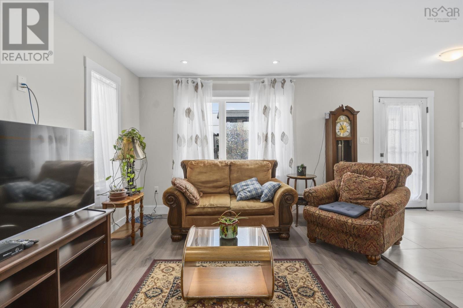 Property 5 of 30 of 185 Titanium Crescent