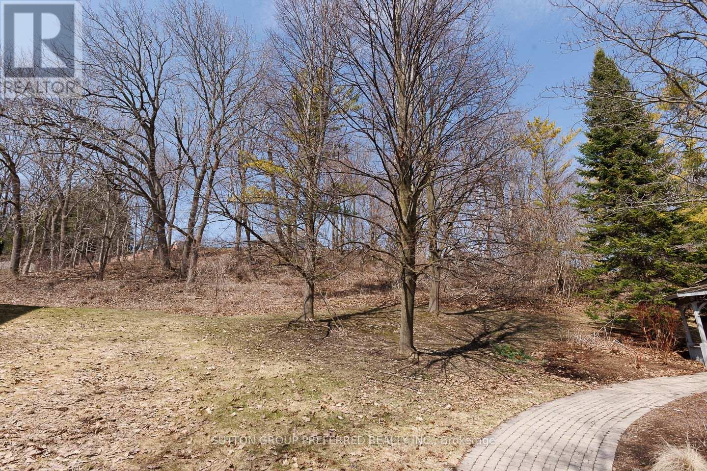 #26 270 NORTH CENTRE ROAD - 22
