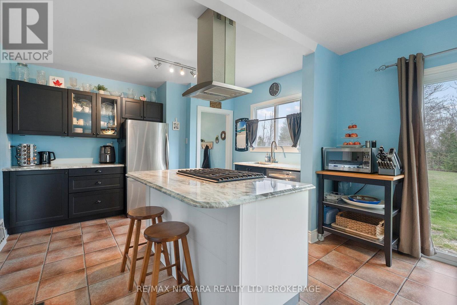 1183 MERRITTVILLE HIGHWAY - 4