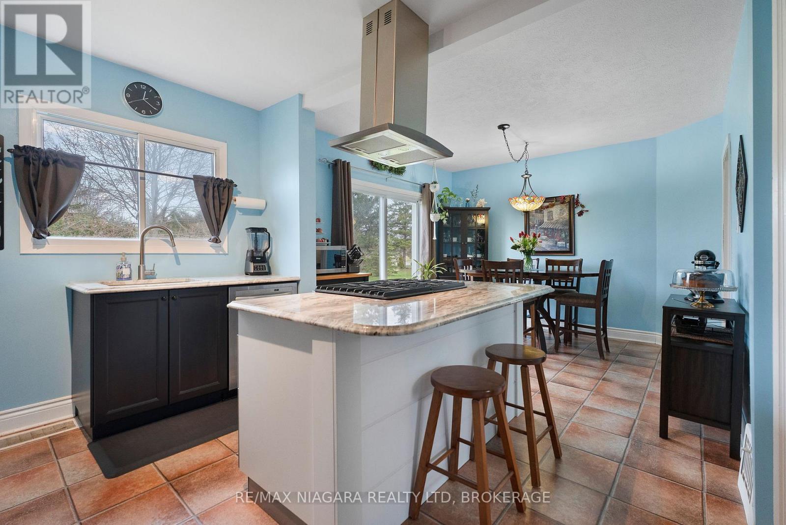 1183 MERRITTVILLE HIGHWAY - 5