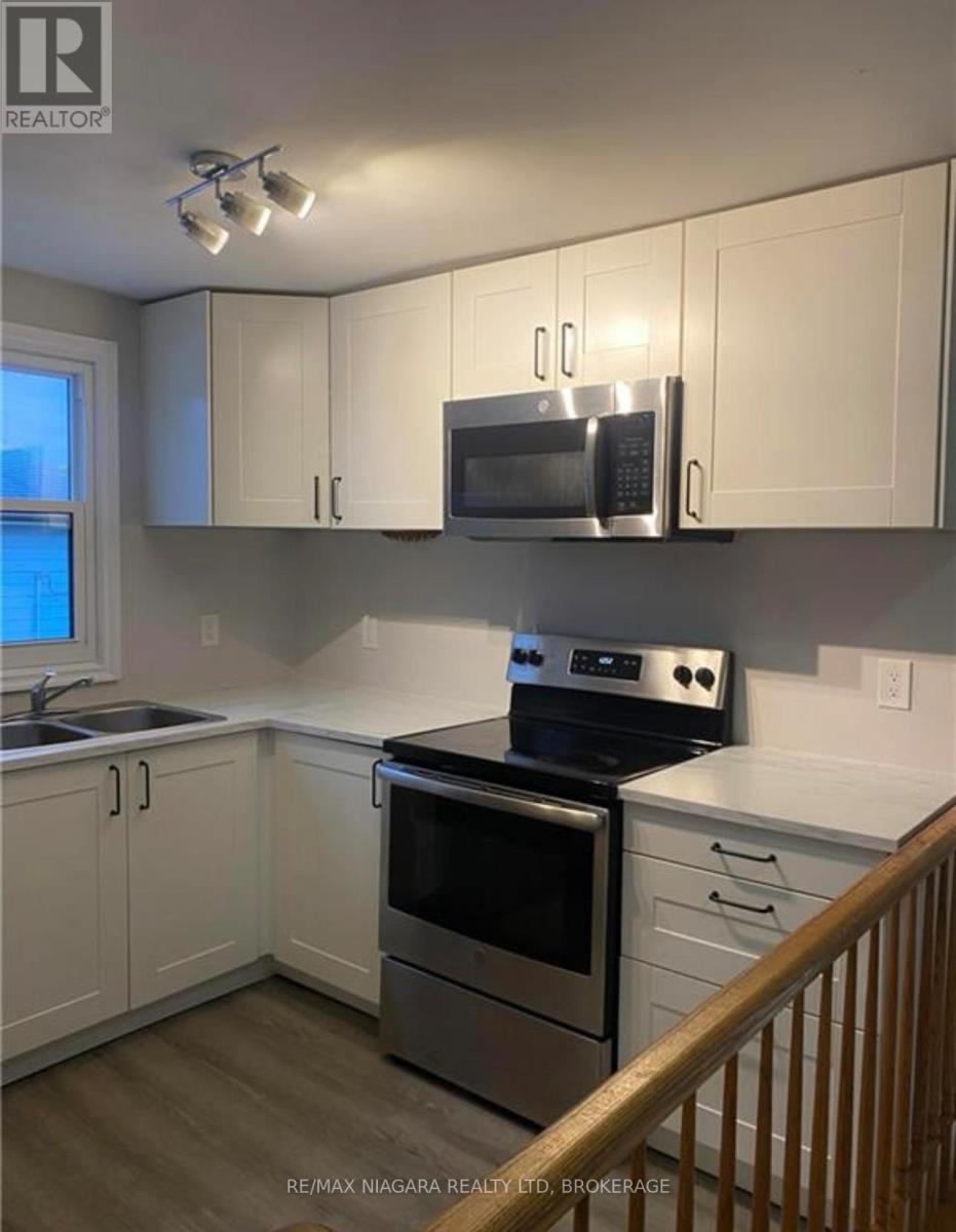 42 VINE STREET - 4