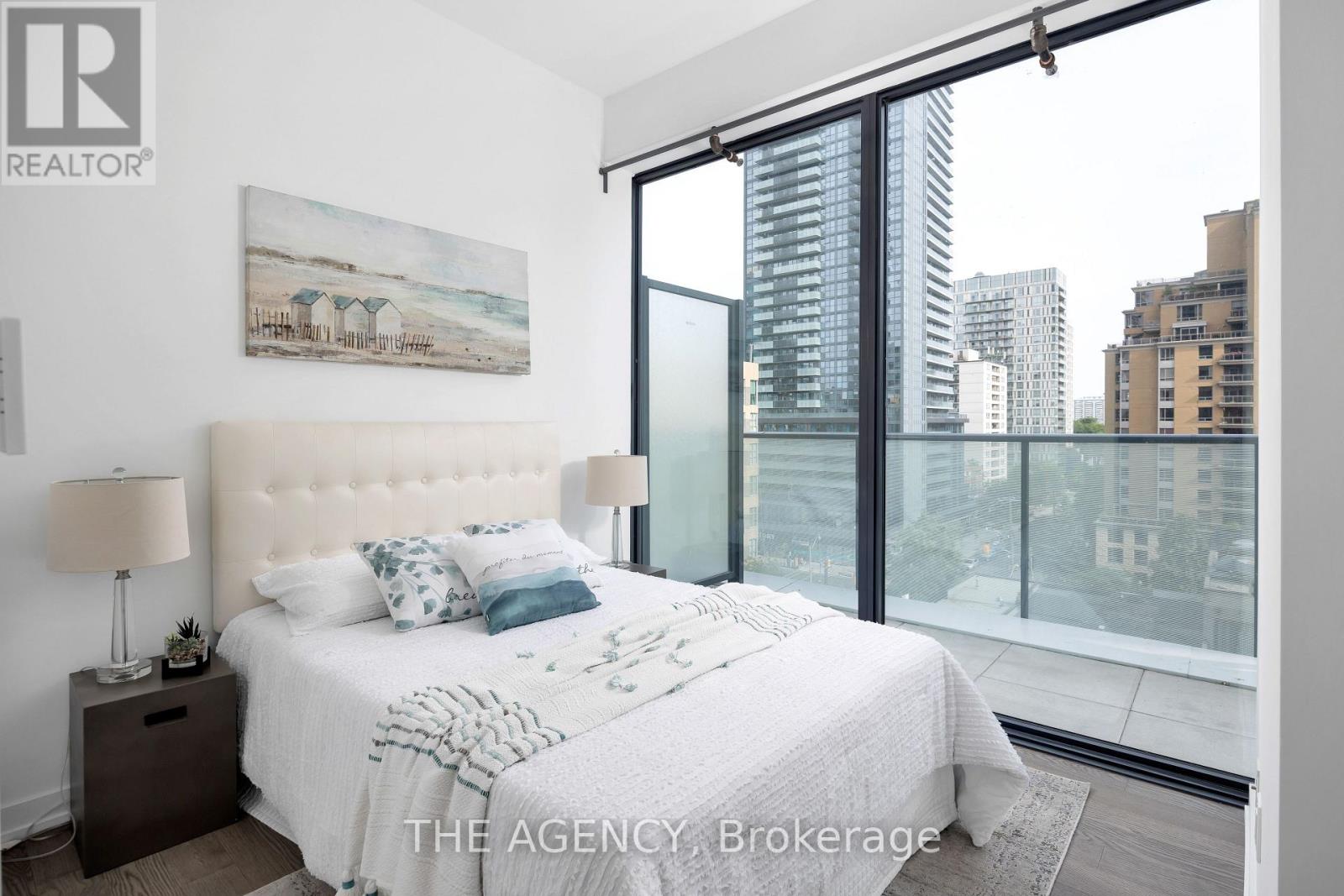 #804 161 ROEHAMPTON AVENUE - 11