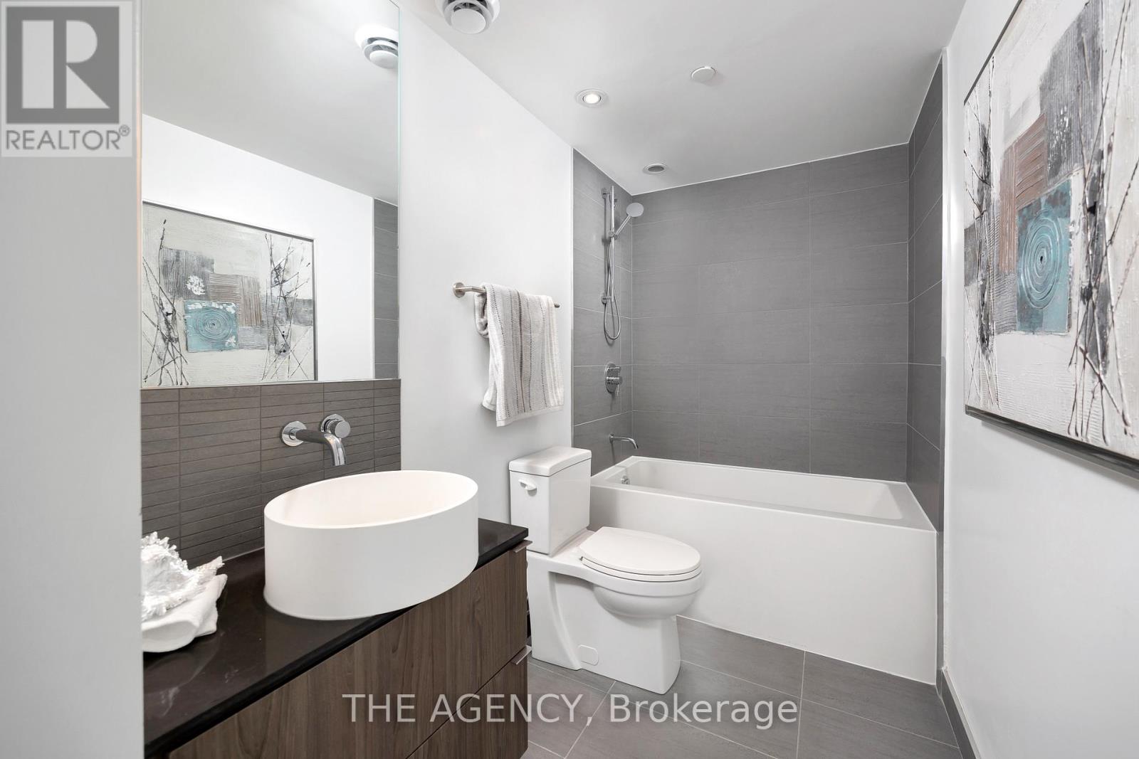 #804 161 ROEHAMPTON AVENUE - 18