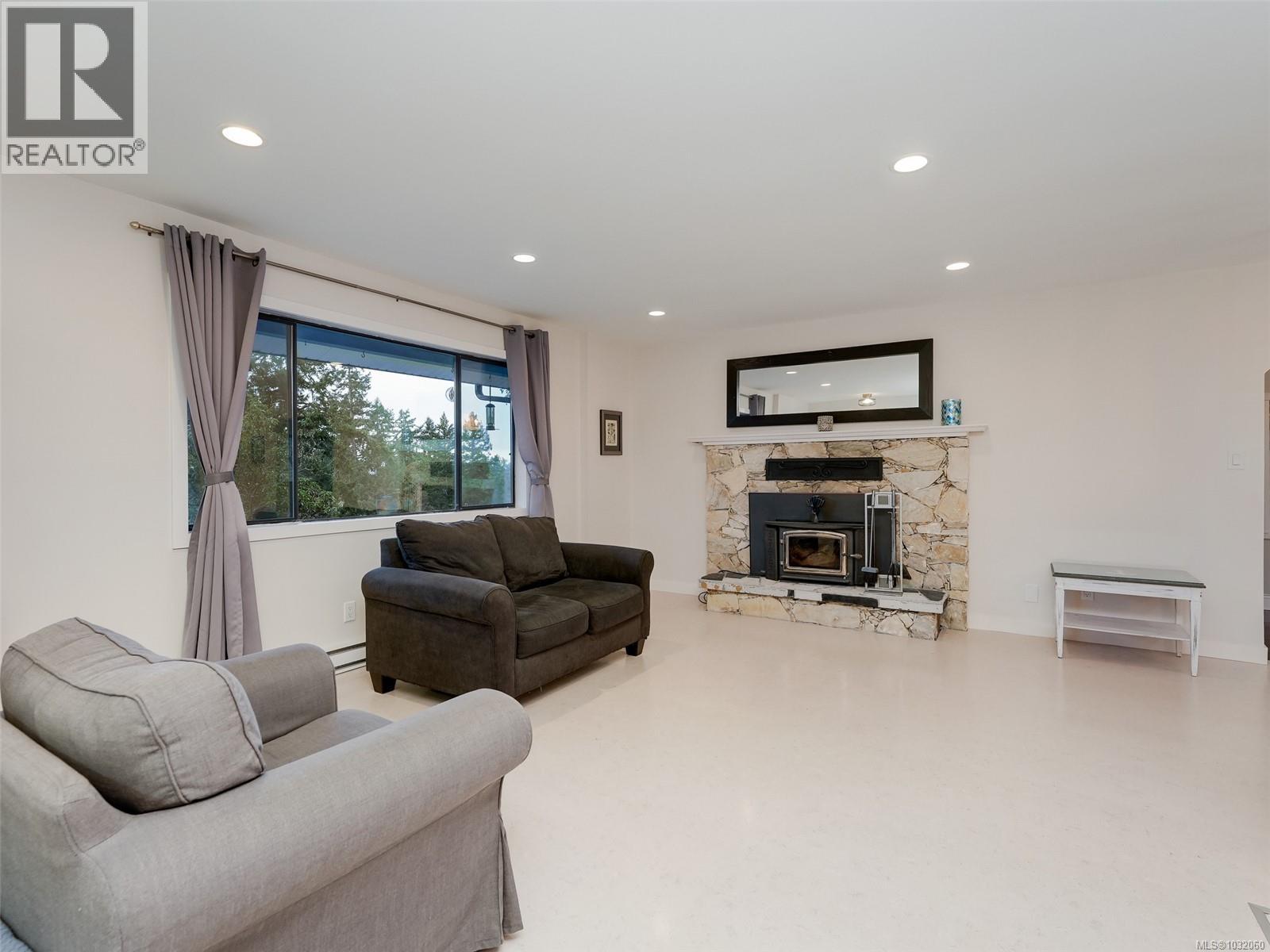 905 Gade Rd - 2