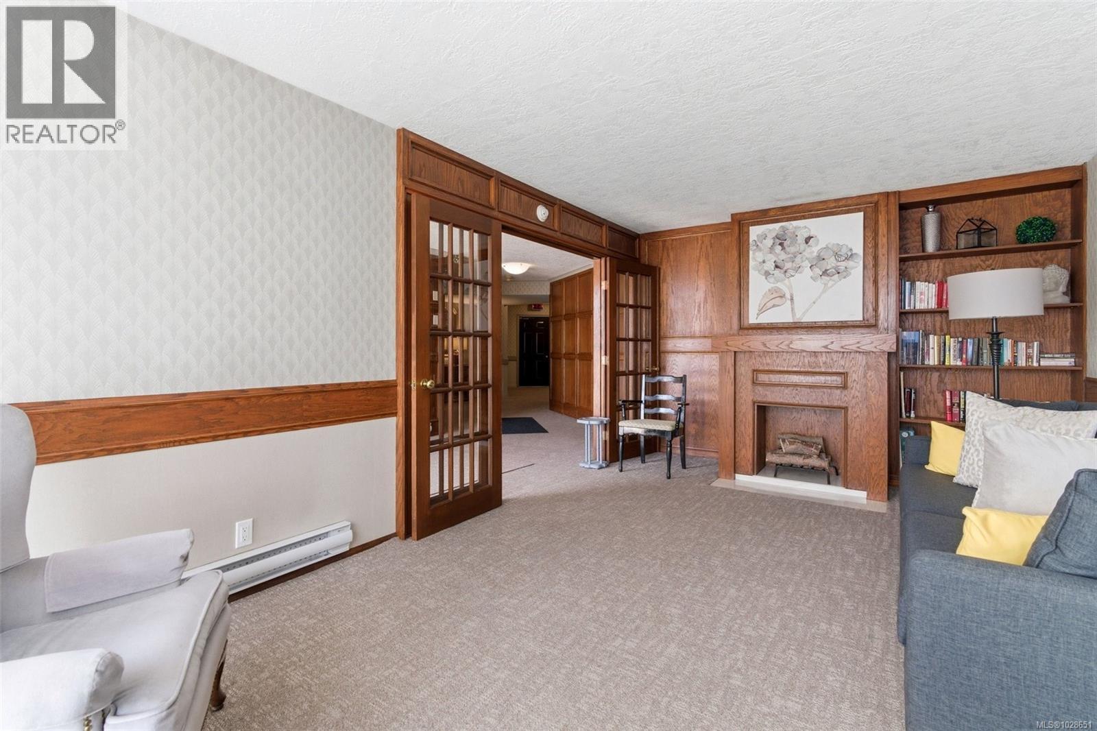 #401 2210 CADBORO BAY RD - 14