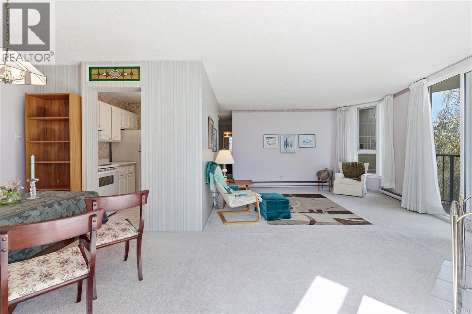#401 2210 Cadboro Bay Rd - 15