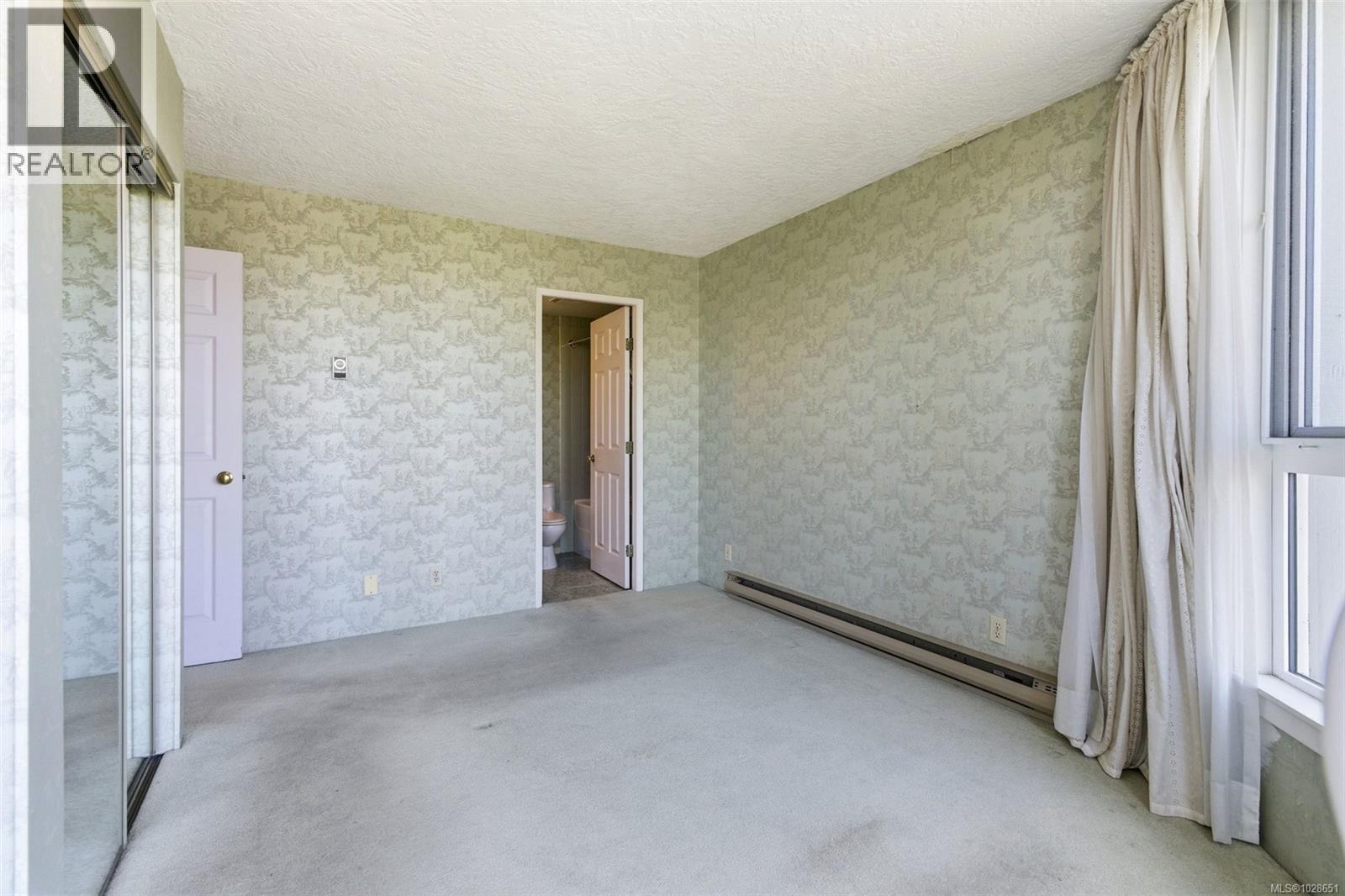 #401 2210 CADBORO BAY RD - 19