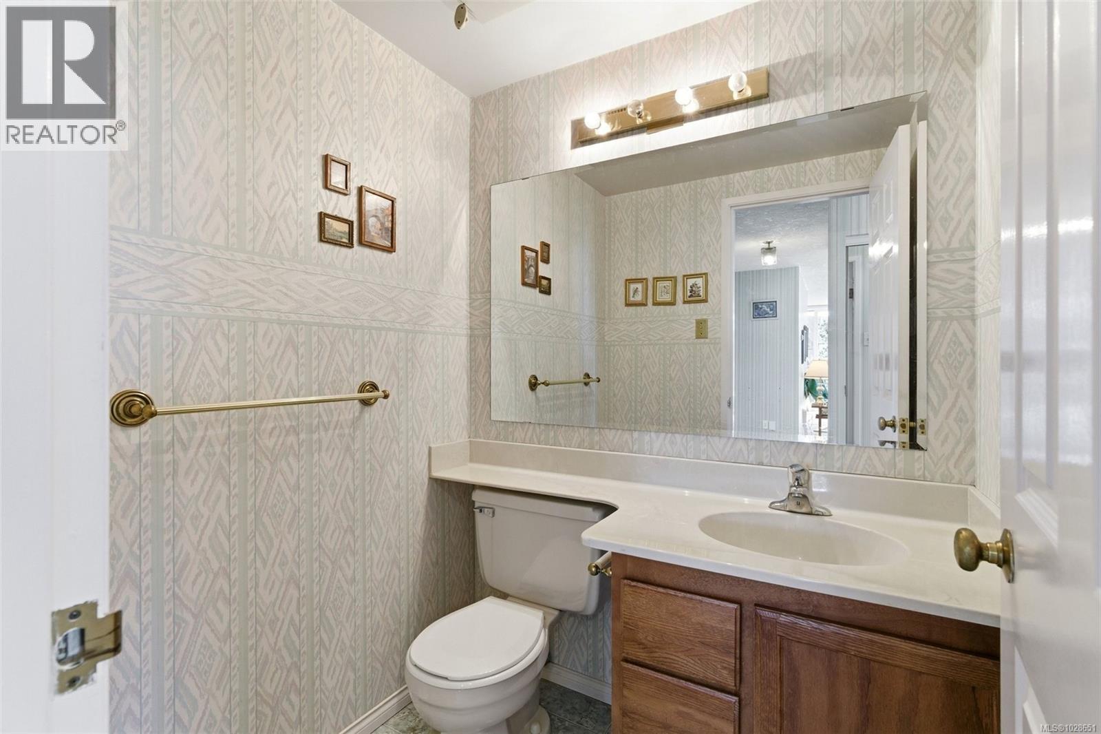 #401 2210 CADBORO BAY RD - 21