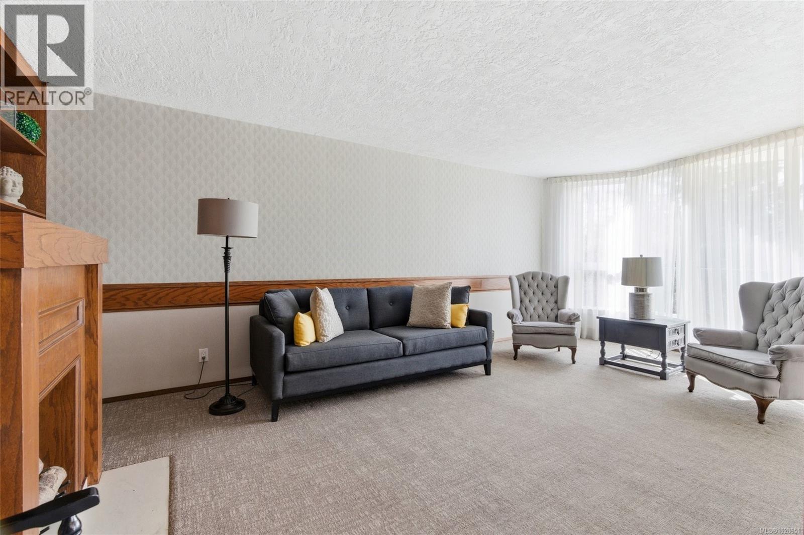 #401 2210 Cadboro Bay Rd - 25