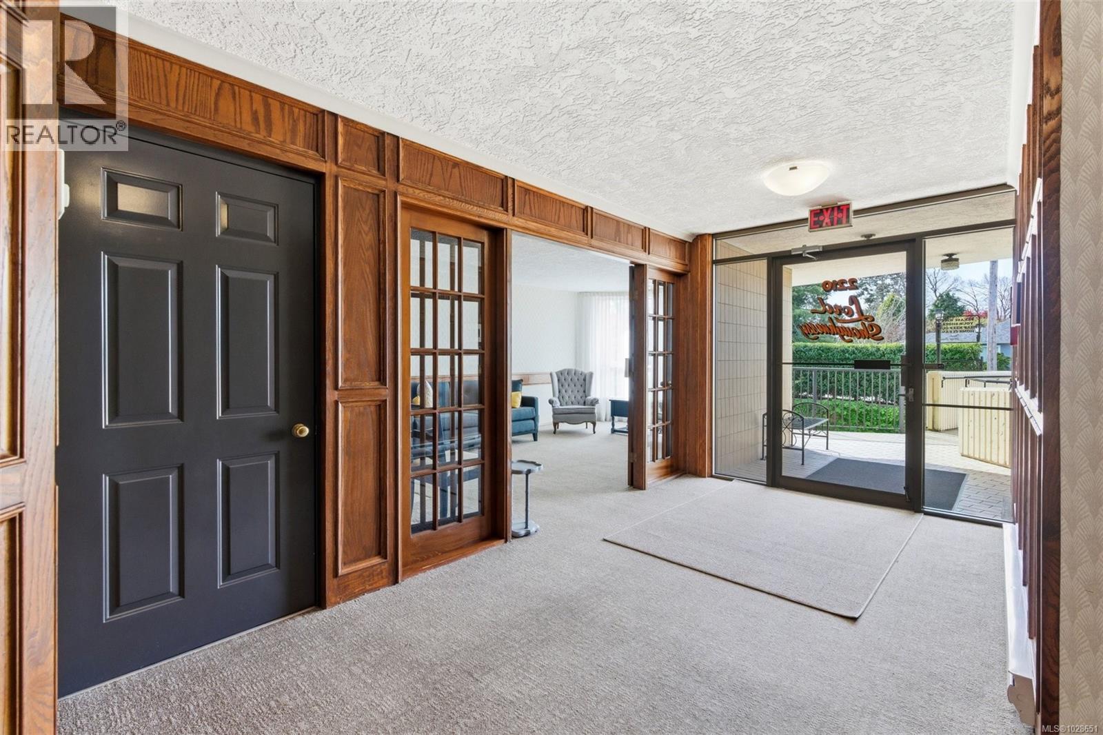 #401 2210 Cadboro Bay Rd - 28