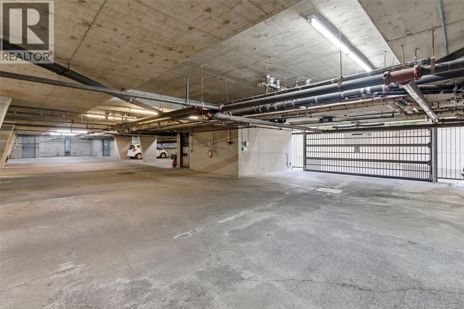 #401 2210 CADBORO BAY RD - 29