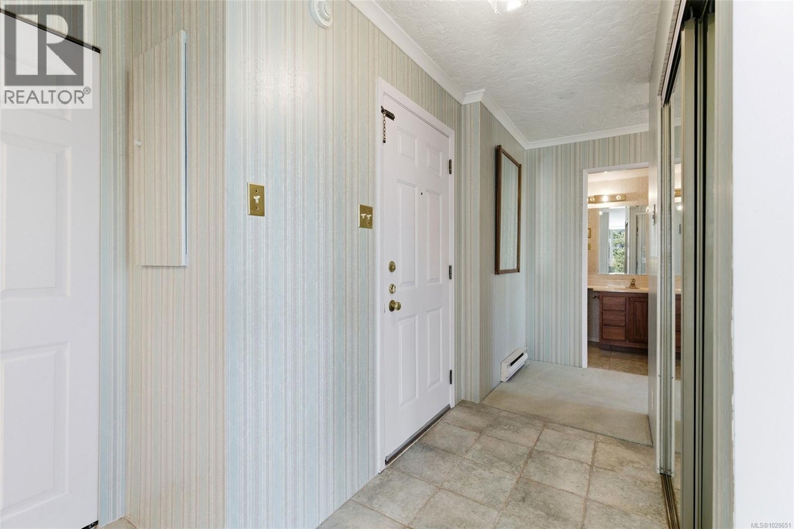 #401 2210 Cadboro Bay Rd - 3